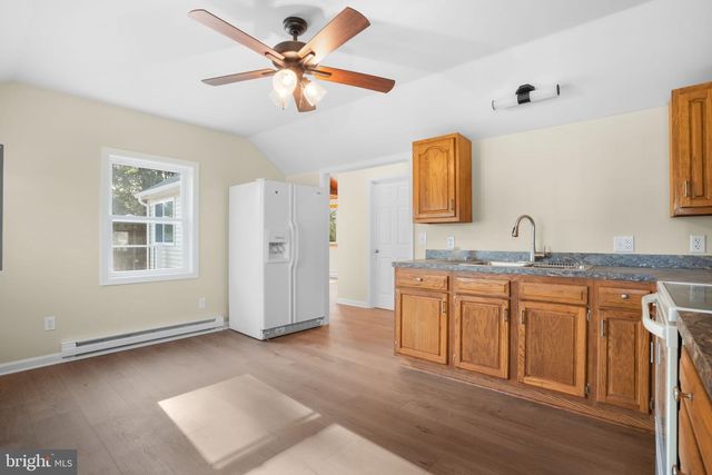 6498 CHURCH ST, Chincoteague Island, VA 23336