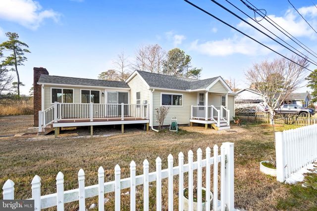 6498 CHURCH ST, Chincoteague Island, VA 23336
