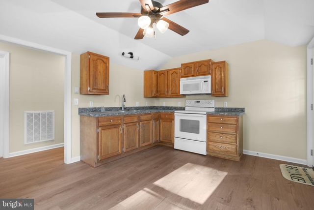 6498 CHURCH ST, Chincoteague Island, VA 23336