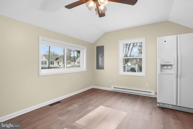 6498 CHURCH ST, Chincoteague Island, VA 23336