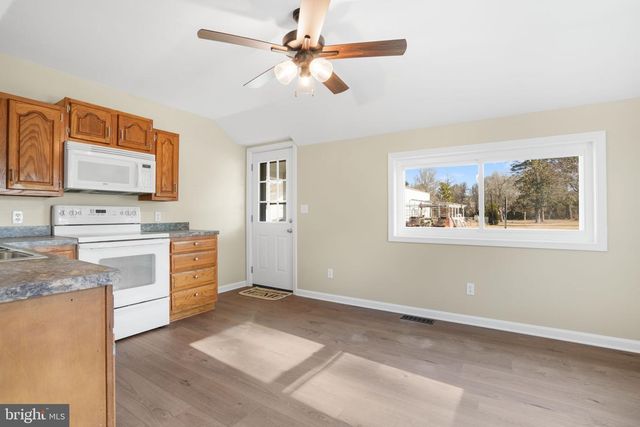 6498 CHURCH ST, Chincoteague Island, VA 23336