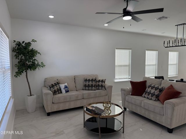 13872 CAROLINA PONCE Avenue, Horizon City, TX 79928