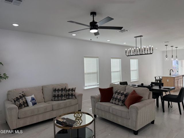 13872 CAROLINA PONCE Avenue, Horizon City, TX 79928