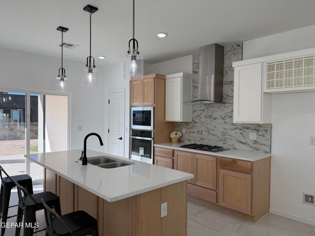 13872 CAROLINA PONCE Avenue, Horizon City, TX 79928