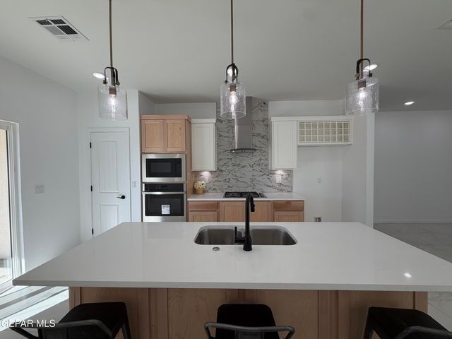 13872 CAROLINA PONCE Avenue, Horizon City, TX 79928