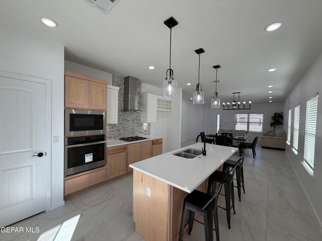 13872 CAROLINA PONCE Avenue, Horizon City, TX 79928
