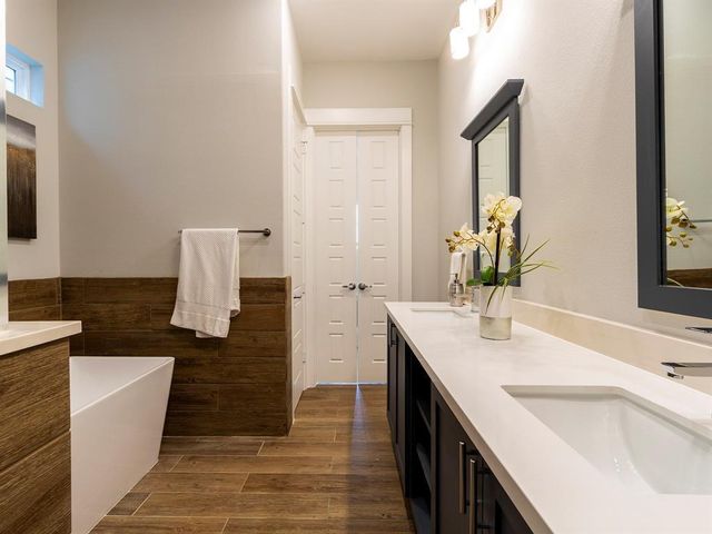 1027 W 24th Street, Houston, TX 77008