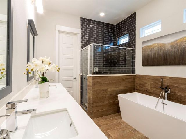 1027 W 24th Street, Houston, TX 77008