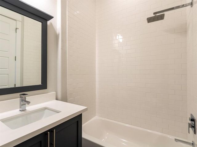 1027 W 24th Street, Houston, TX 77008