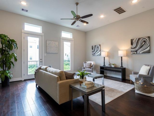 1027 W 24th Street, Houston, TX 77008