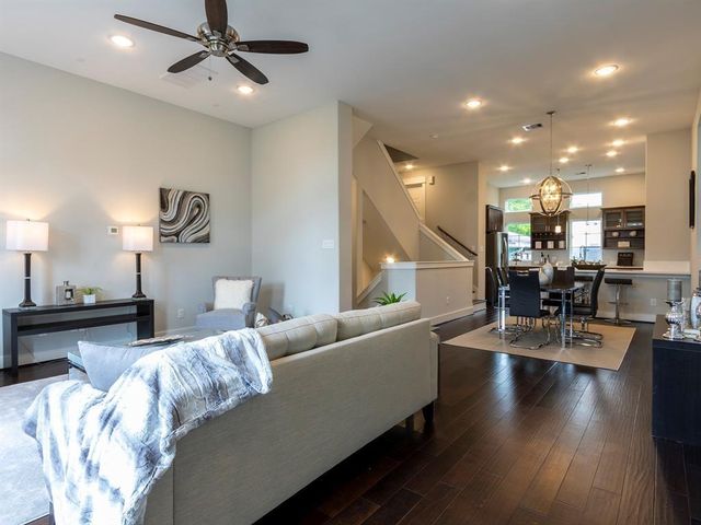 1027 W 24th Street, Houston, TX 77008