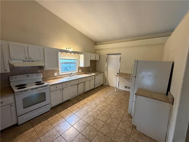 401 E 90th Terrace, Kansas City, MO 64131