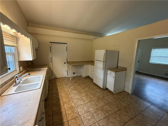 401 E 90th Terrace, Kansas City, MO 64131