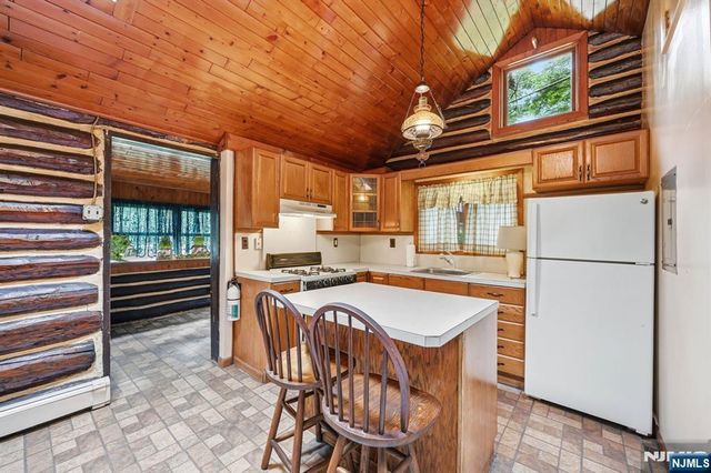 26 Clubhouse Avenue, West Milford, NJ 07480