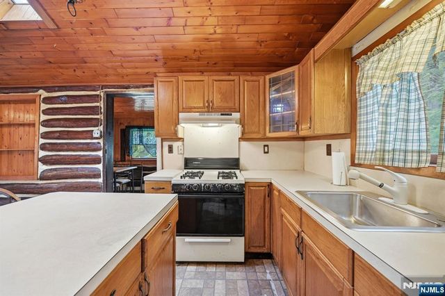 26 Clubhouse Avenue, West Milford, NJ 07480