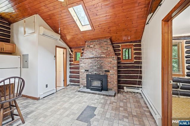 26 Clubhouse Avenue, West Milford, NJ 07480