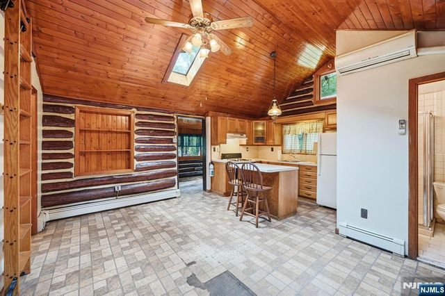 26 Clubhouse Avenue, West Milford, NJ 07480