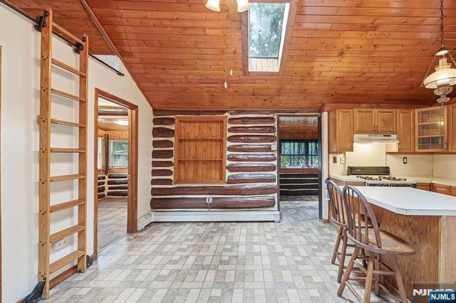 26 Clubhouse Avenue, West Milford, NJ 07480