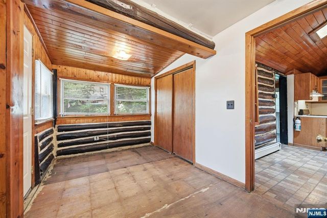 26 Clubhouse Avenue, West Milford, NJ 07480