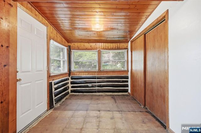 26 Clubhouse Avenue, West Milford, NJ 07480