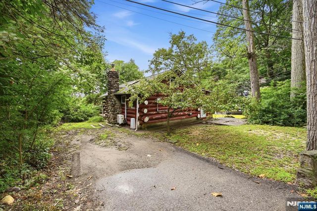 26 Clubhouse Avenue, West Milford, NJ 07480