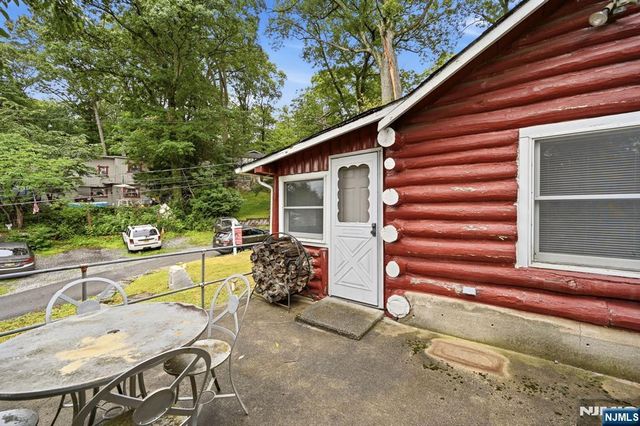 26 Clubhouse Avenue, West Milford, NJ 07480