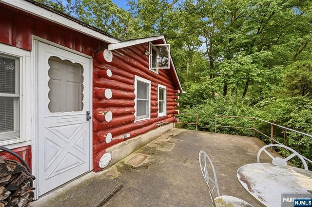 26 Clubhouse Avenue, West Milford, NJ 07480