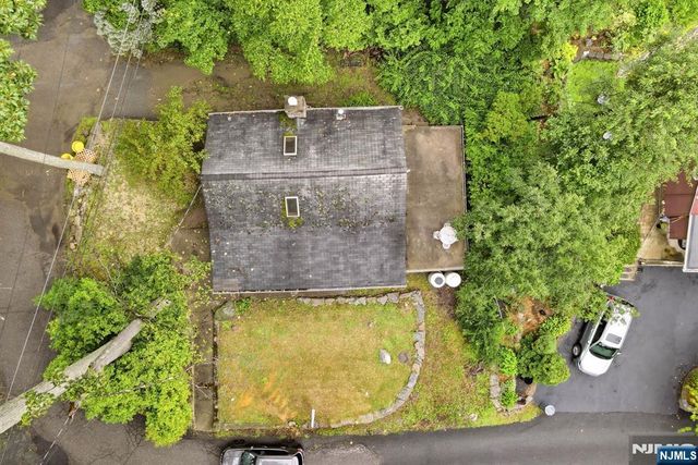 26 Clubhouse Avenue, West Milford, NJ 07480