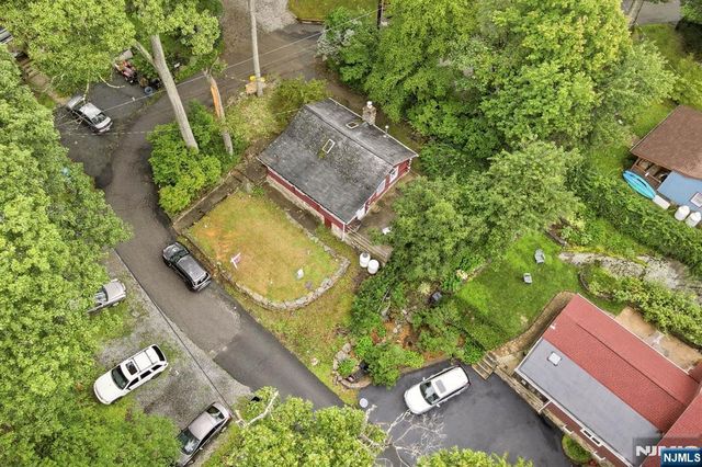 26 Clubhouse Avenue, West Milford, NJ 07480