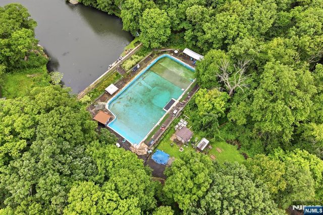 26 Clubhouse Avenue, West Milford, NJ 07480