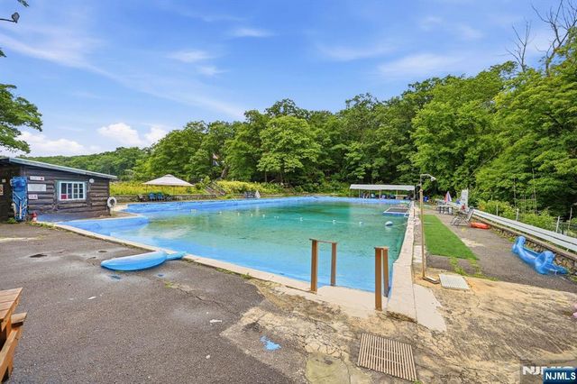 26 Clubhouse Avenue, West Milford, NJ 07480