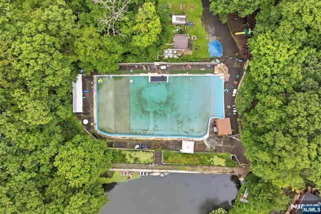 26 Clubhouse Avenue, West Milford, NJ 07480