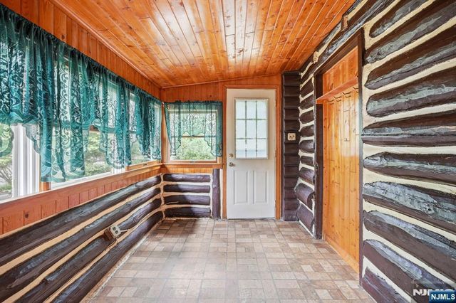 26 Clubhouse Avenue, West Milford, NJ 07480