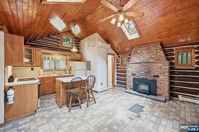 26 Clubhouse Avenue, West Milford, NJ 07480