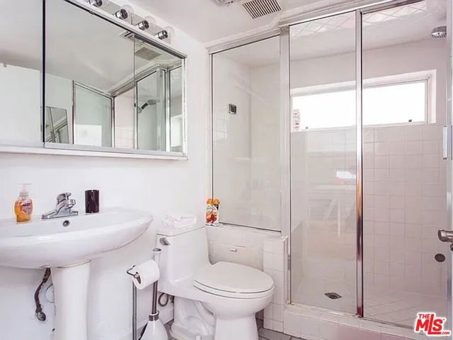 8661 Clifton Way 1, Beverly Hills, CA 90211