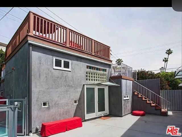 8661 Clifton Way 1, Beverly Hills, CA 90211