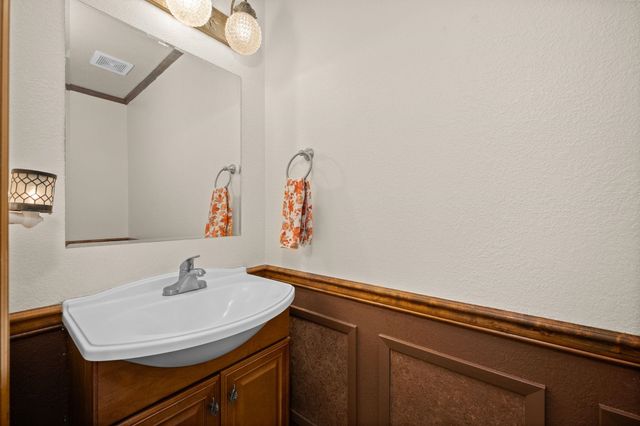 9806 N Ridgecrest Dr, Spokane, WA 99208