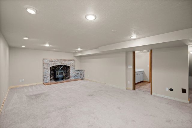 9806 N Ridgecrest Dr, Spokane, WA 99208