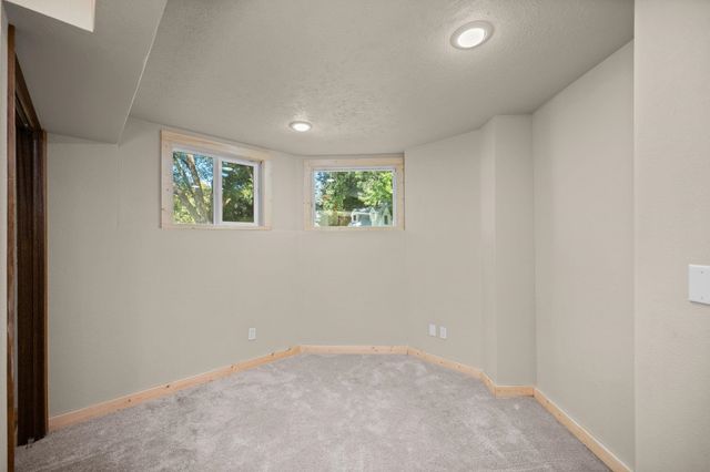 9806 N Ridgecrest Dr, Spokane, WA 99208