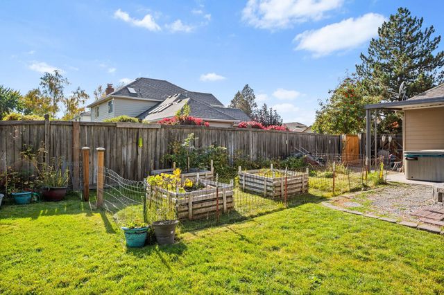 9806 N Ridgecrest Dr, Spokane, WA 99208