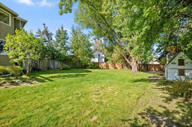 9806 N Ridgecrest Dr, Spokane, WA 99208