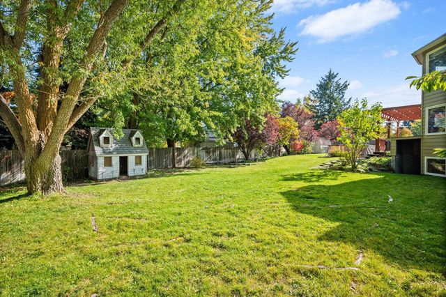 9806 N Ridgecrest Dr, Spokane, WA 99208