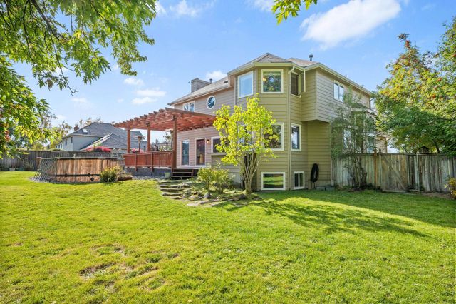 9806 N Ridgecrest Dr, Spokane, WA 99208