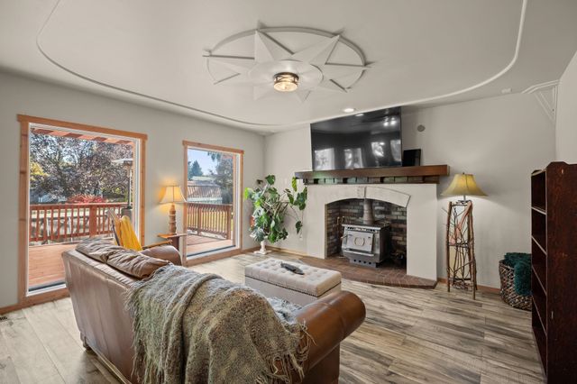 9806 N Ridgecrest Dr, Spokane, WA 99208