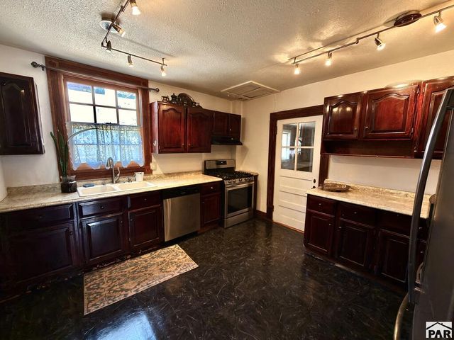417 W 11th St, Pueblo, CO 81003