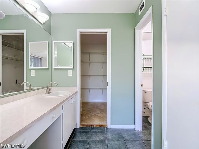 1086 Forest Lakes DR 102, Naples, FL 34105