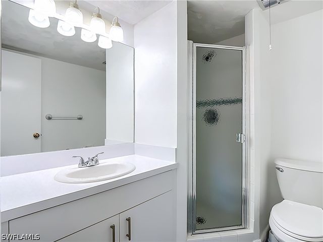 1086 Forest Lakes DR 102, Naples, FL 34105