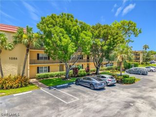 1086 Forest Lakes DR 102, Naples, FL 34105