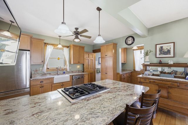 22 Lemuel Ave, Chicopee, MA 01013