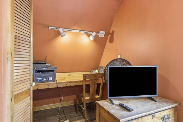 22 Lemuel Ave, Chicopee, MA 01013